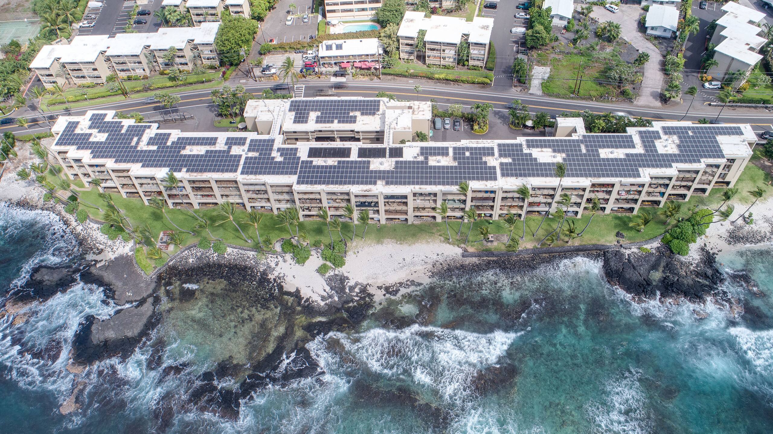 Condo in Kailua-Kona · ★4.17 · 2 bedrooms · 2 beds · 1.5 baths - Image 2