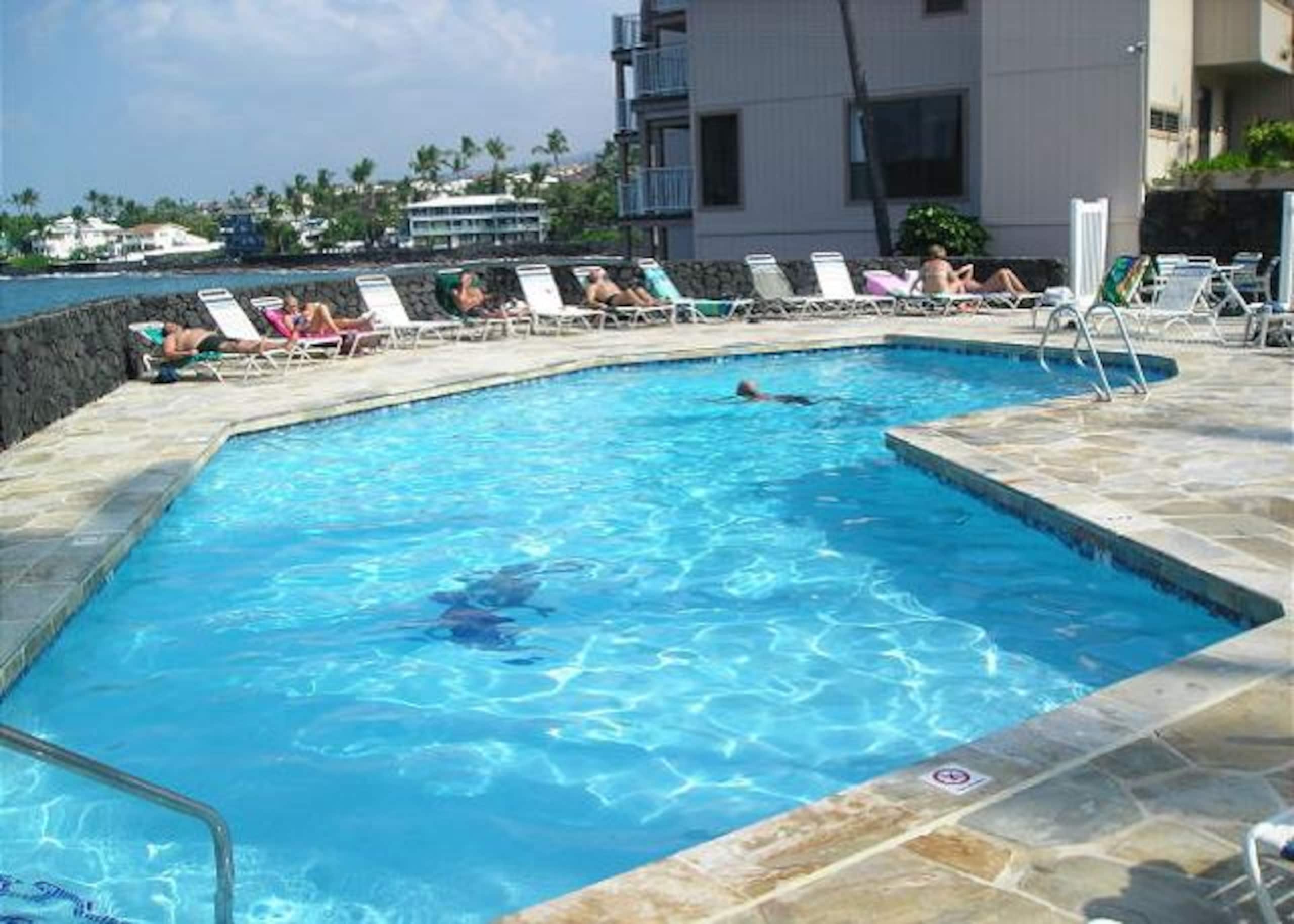 Condo in Kailua-Kona · ★4.75 · 1 bedroom · 2 beds · No bathroom - Image 18
