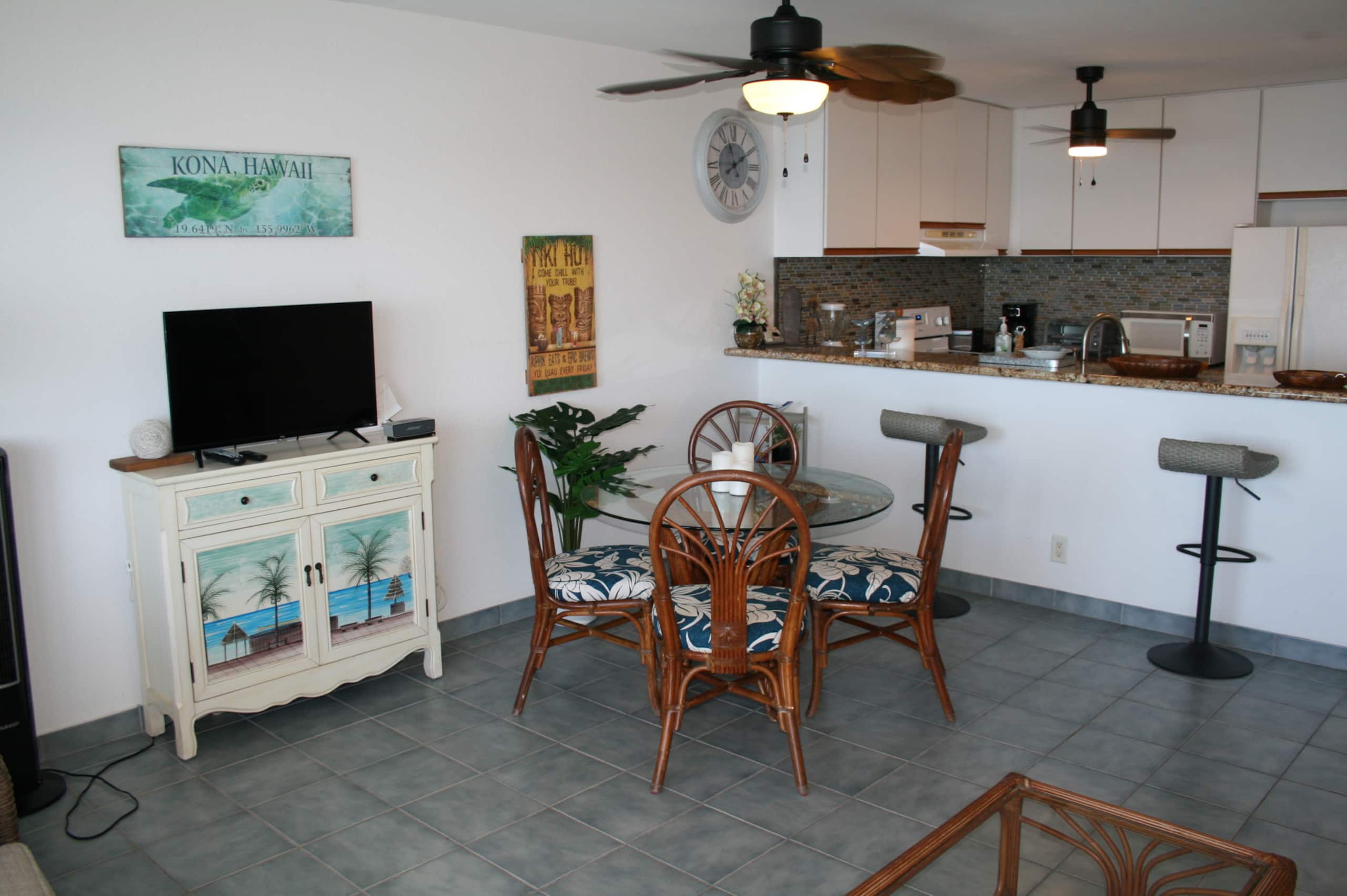 Condo in Kailua-Kona · ★4.75 · 1 bedroom · 2 beds · No bathroom - Image 5