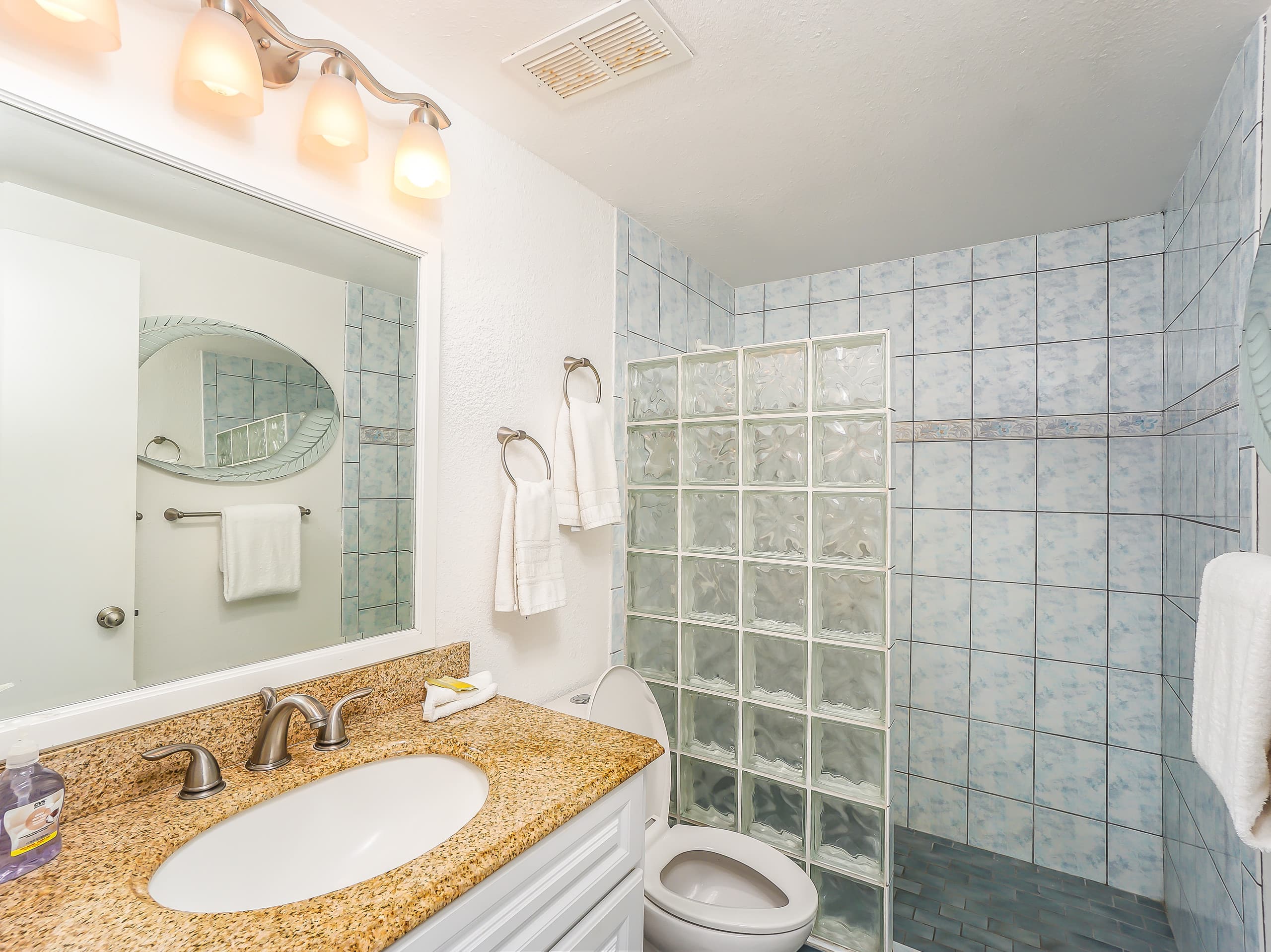 Condo in Kailua-Kona · ★4.75 · 1 bedroom · 2 beds · No bathroom - Image 12