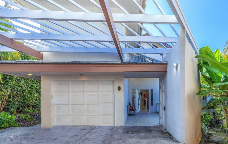 Ali’i Point Spacious and Private Oceanfont Villa w gallery image 3