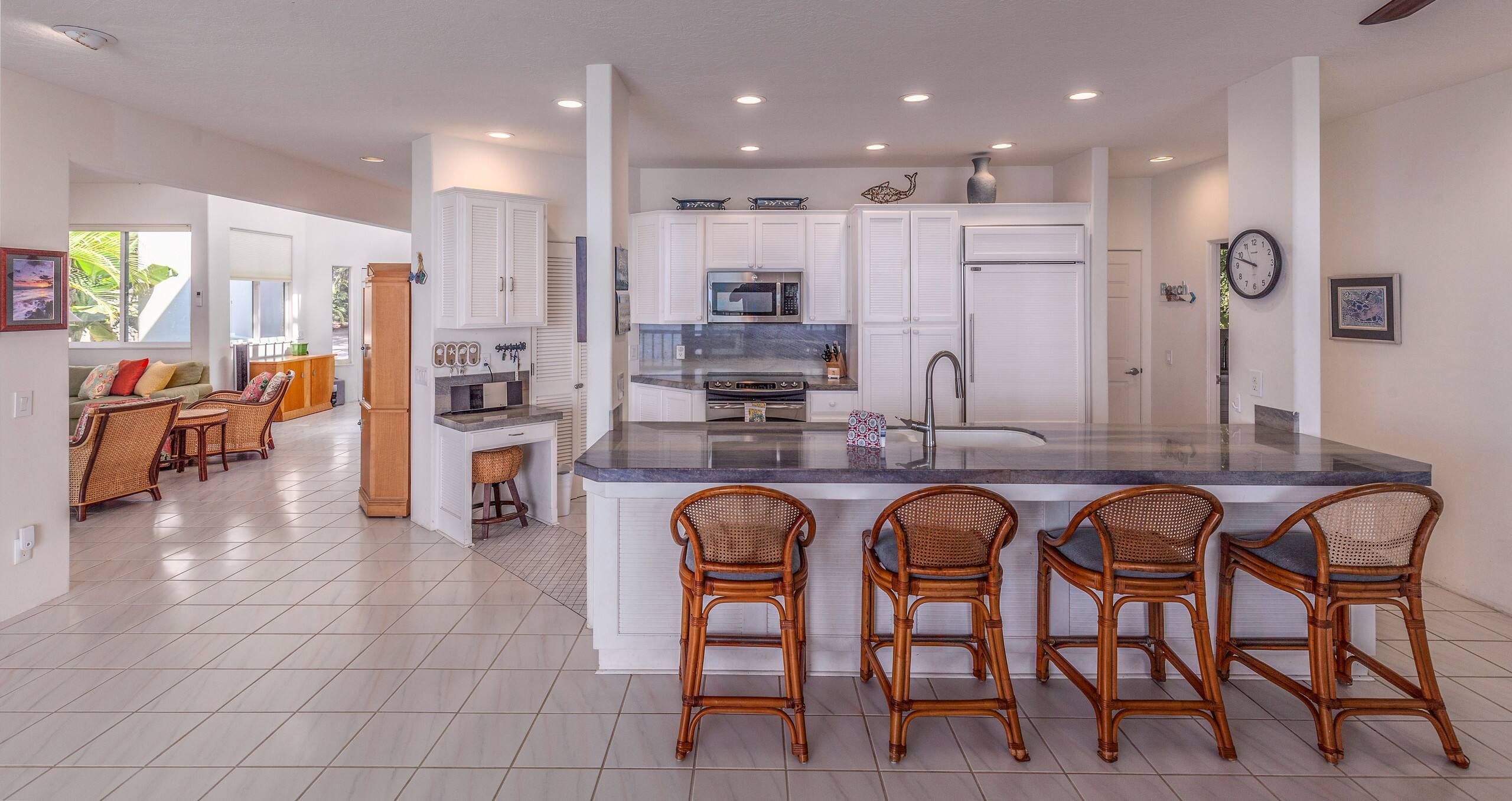 Home in Kailua-Kona · ★5.0 · 3 bedrooms · 3 beds · Half-bath - Image 8