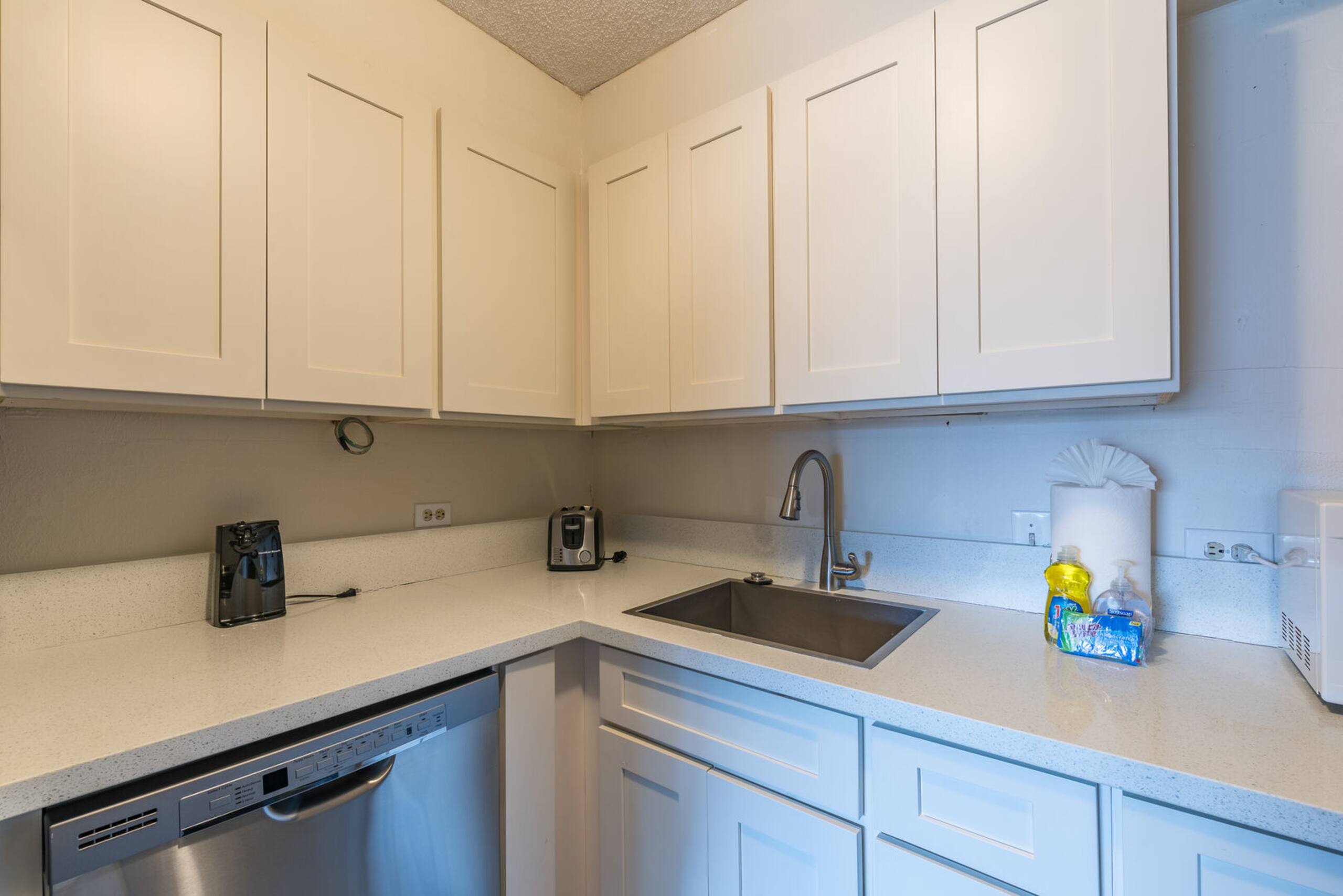 Condo in Lahaina · ★4.62 · 1 bedroom · 3 beds · 2 baths - Image 9