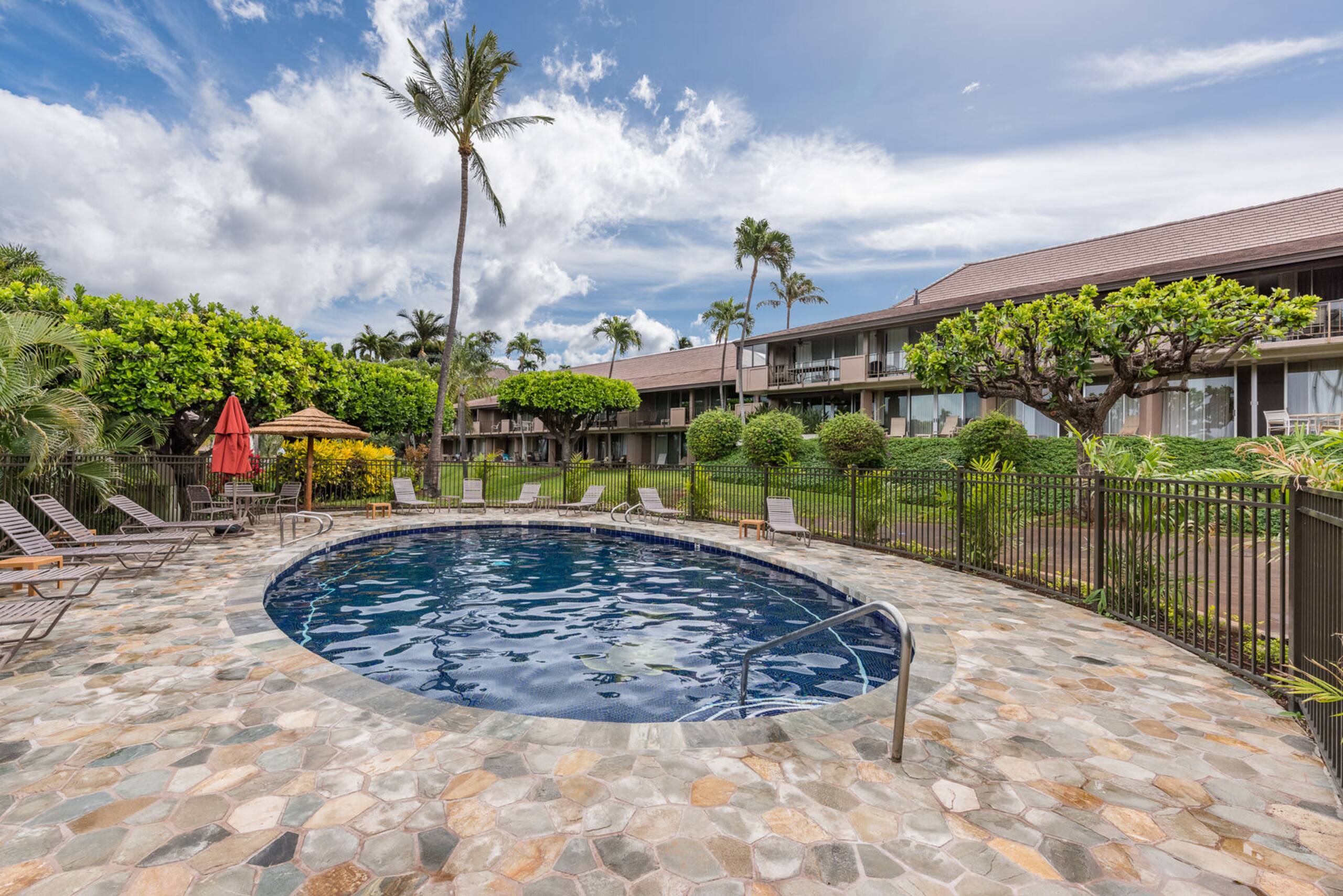 Condo in Lahaina · ★4.62 · 1 bedroom · 3 beds · 2 baths - Image 32