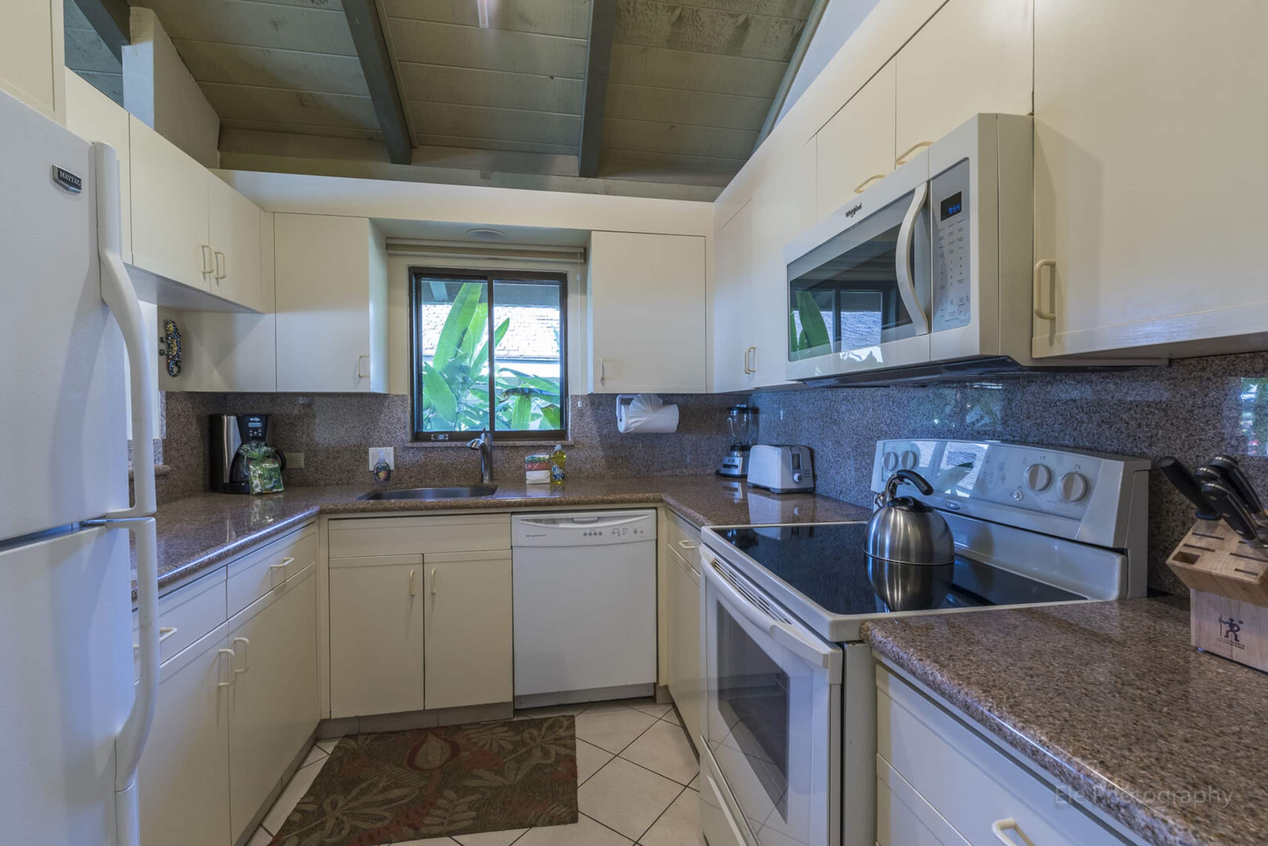 Condo in Napili-Honokowai · ★5.0 · 2 bedrooms · 4 beds · 2 baths - Image 7