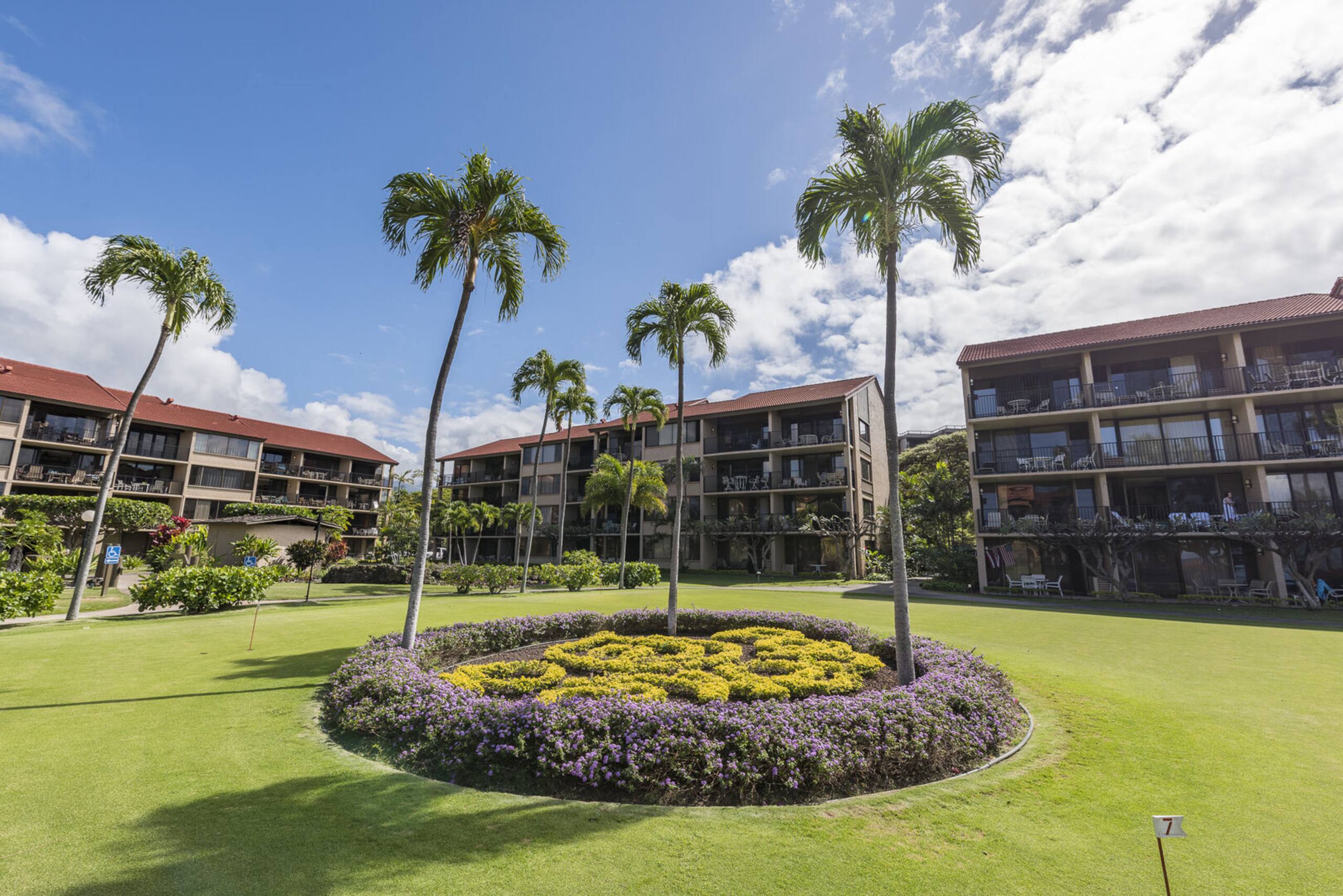 Condo in Lahaina · ★4.93 · 2 bedrooms · 4 beds · 2 baths - Image 27