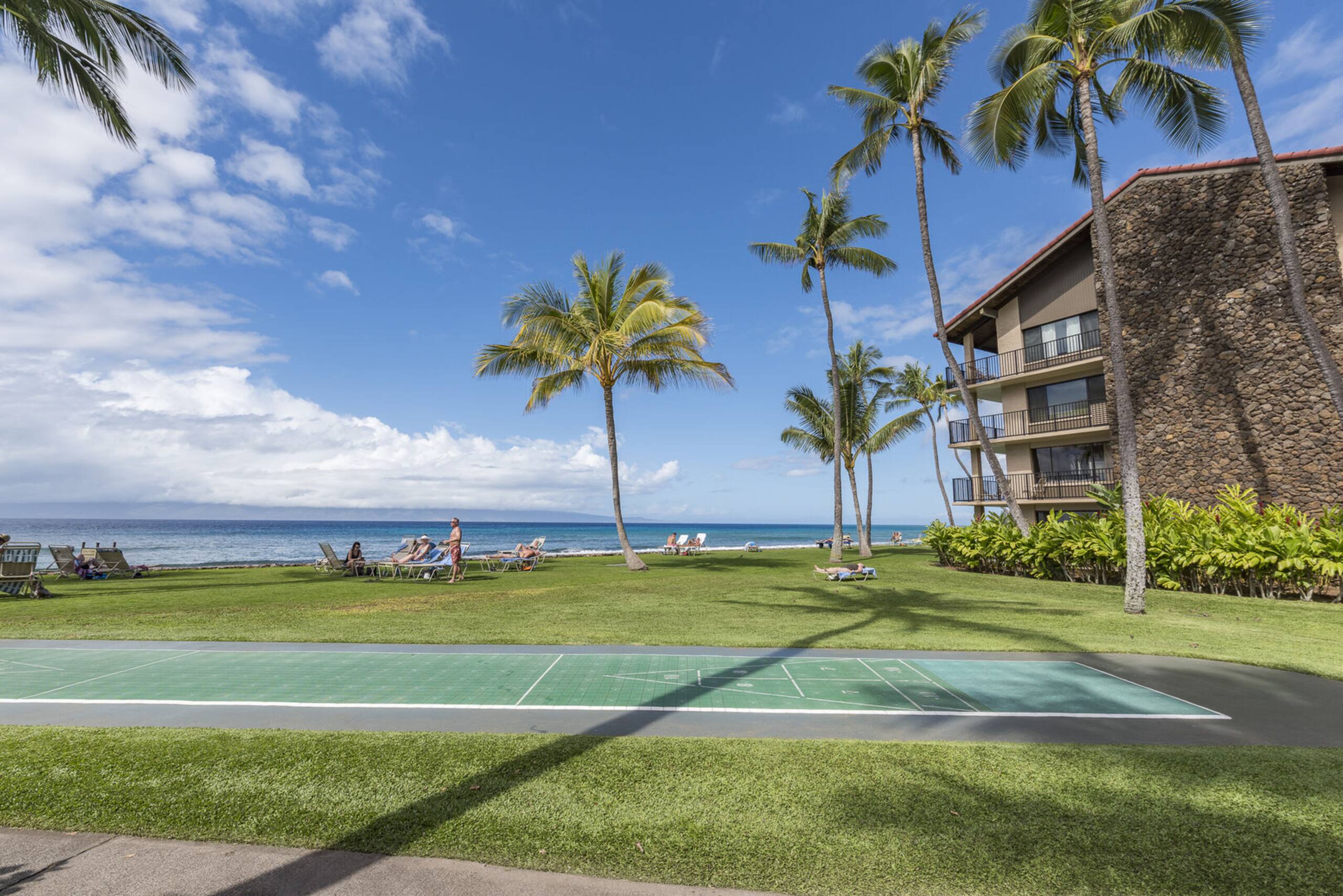 Condo in Lahaina · ★4.93 · 2 bedrooms · 4 beds · 2 baths - Image 32