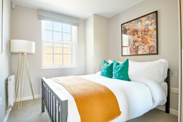 Sonder Sloane Square | 3BR Apt w/ Terrace gallery image 4