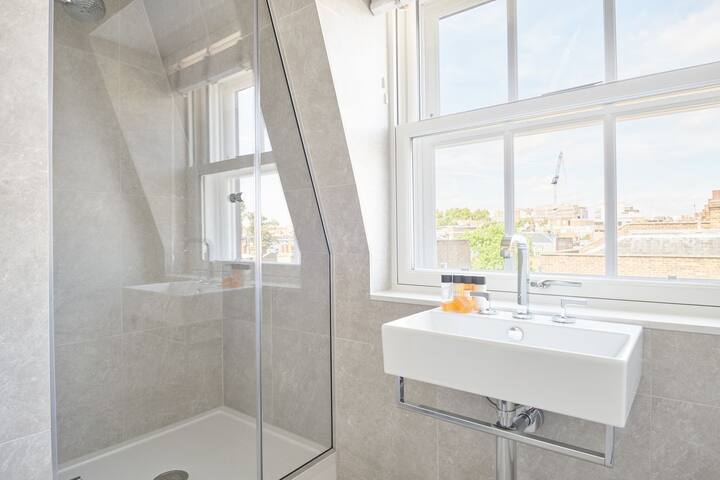 Sonder Sloane Square | Two-Bedroom Apartment gallery image 4