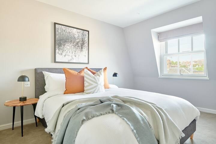 Sonder Sloane Square | Two-Bedroom Apartment gallery image 3