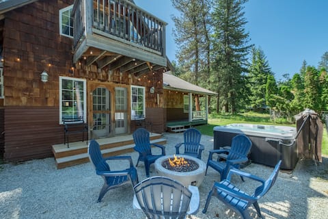 Family Cabin-Summer Pool, Hot Tub, Firepit