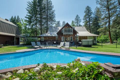Family Cabin-15 min to X Ski, Hot Tub, WIFI, 4WD