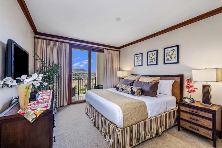 Ძირითადი საძინებელი ცალკე ლანაით, რომელიც გოლფის მოედანს გადაჰყურებს