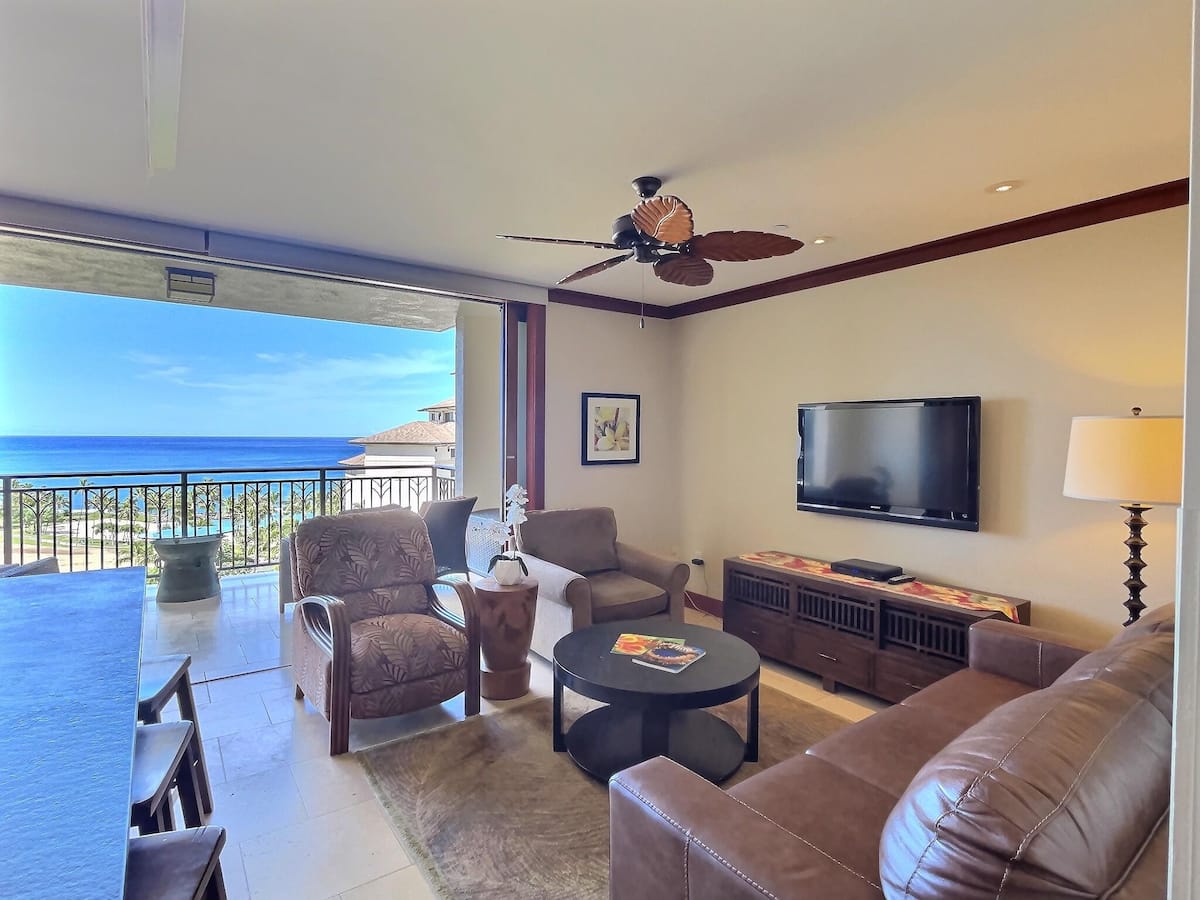 Living room opening to the lanai