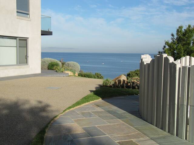 Guineys – Mt Martha – Pool, Tennis, Beach Box gallery image 5