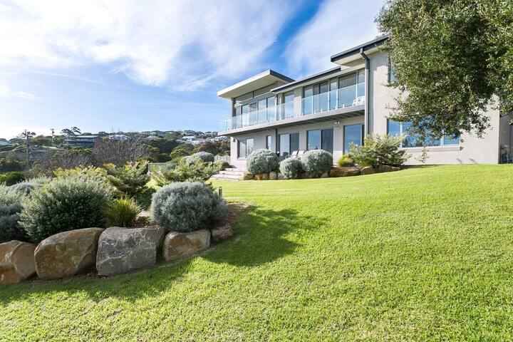 Guineys – Mt Martha – Pool, Tennis, Beach Box gallery image 2