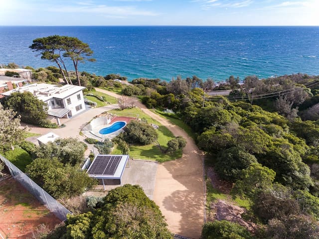 Guineys – Mt Martha – Pool, Tennis, Beach Box