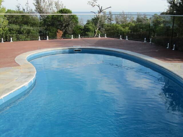 Guineys – Mt Martha – Pool, Tennis, Beach Box gallery image 4