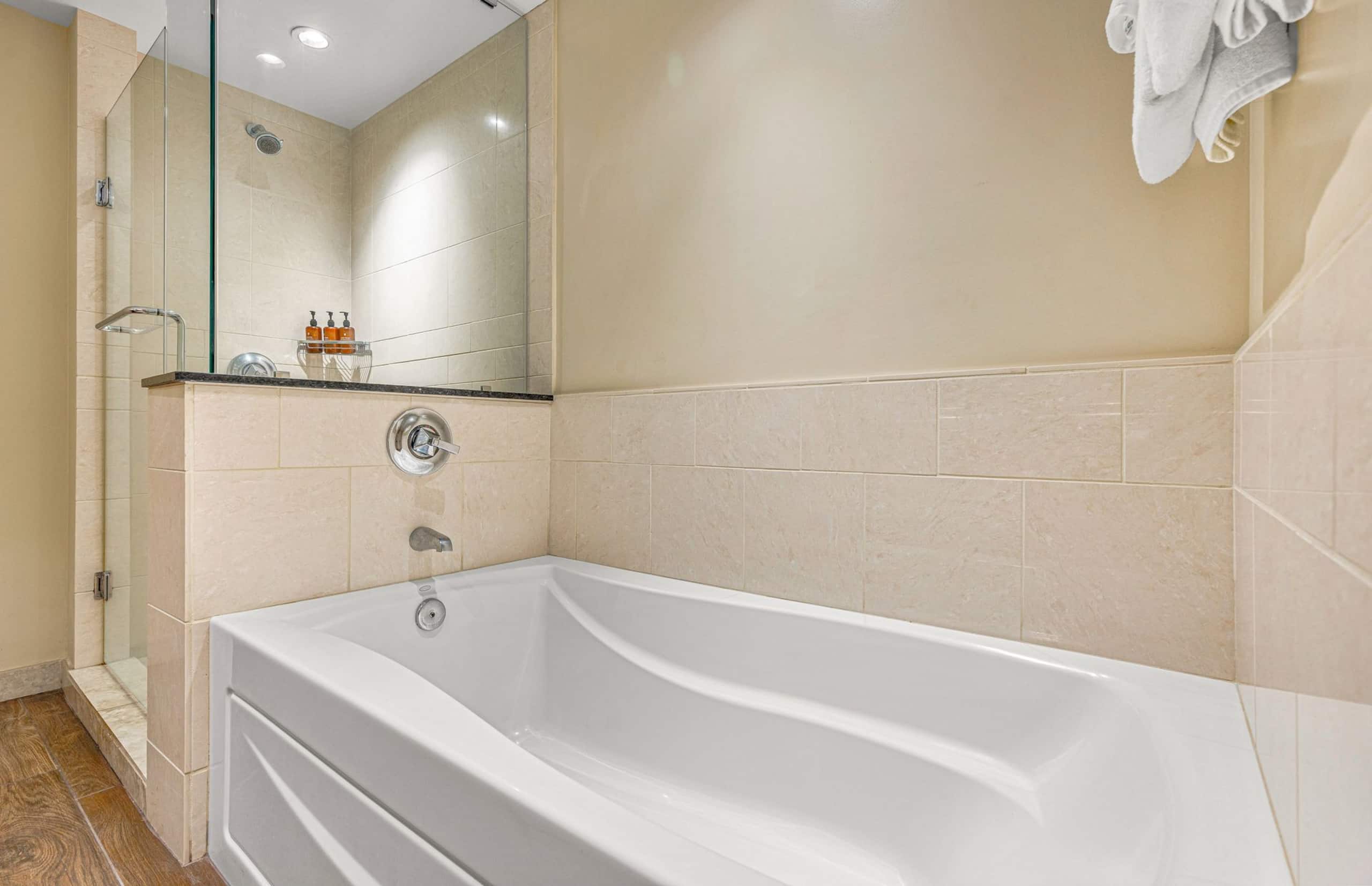 Condo in Lahaina · ★4.93 · 2 bedrooms · 3 beds · 2 baths - Image 29