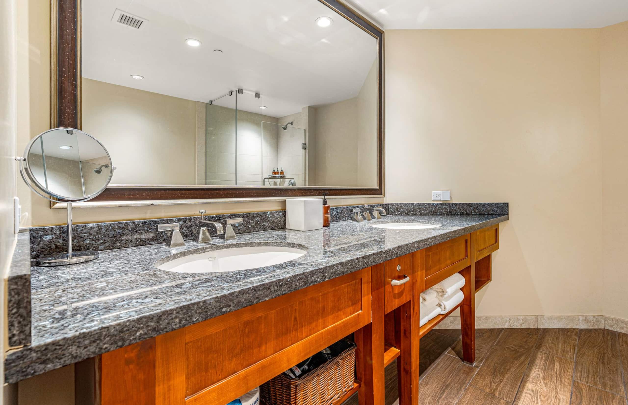 Condo in Lahaina · ★4.93 · 2 bedrooms · 3 beds · 2 baths - Image 33