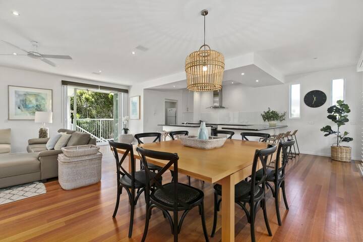 Maher Tce Stately Residence with Beach Side Charm gallery image 2