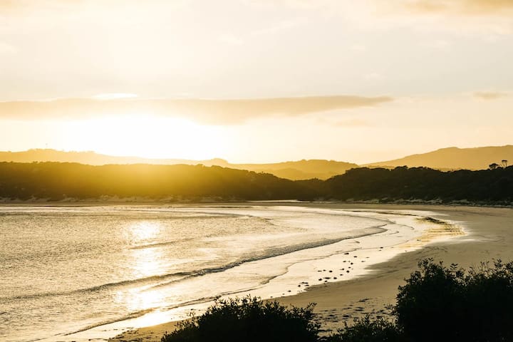 Crayshack an authentic Tasmanian beach side shack gallery image 3