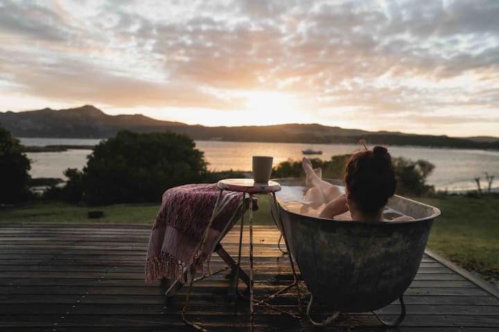 Crayshack an authentic Tasmanian beach side shack gallery image 4