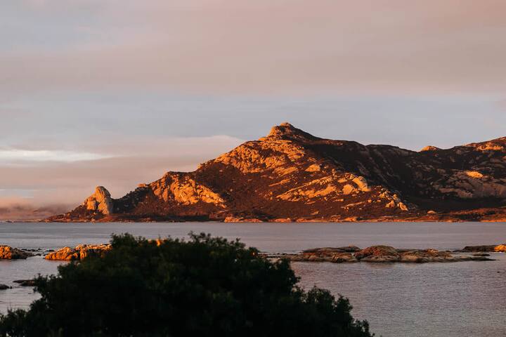 Crayshack an authentic Tasmanian beach side shack gallery image 5