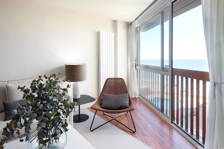 Unbeatable Seafront Brand New Apartment gallery image 5