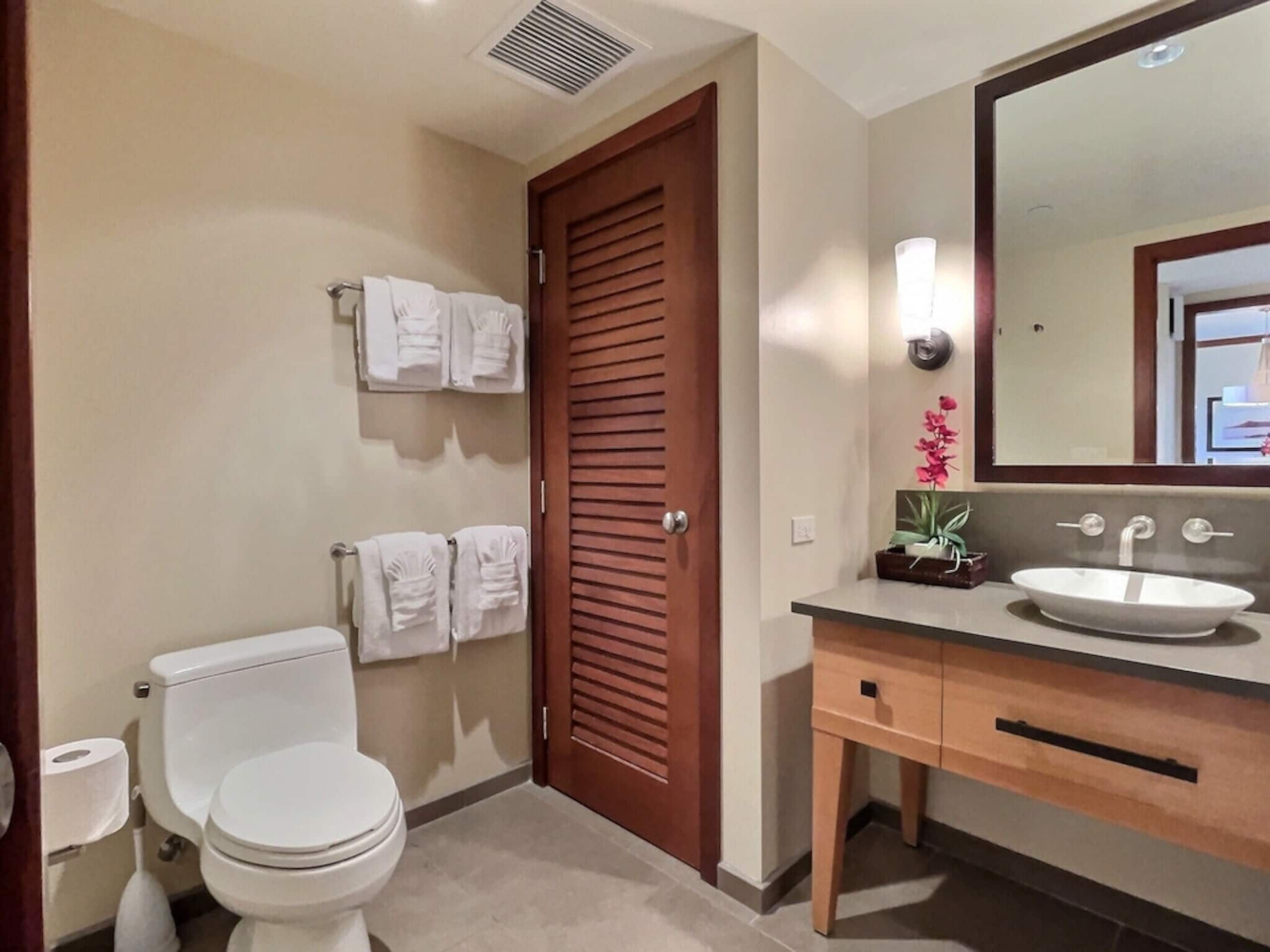 Condo in Kapolei · ★4.93 · 2 bedrooms · 4 beds · 2 private baths - Image 16