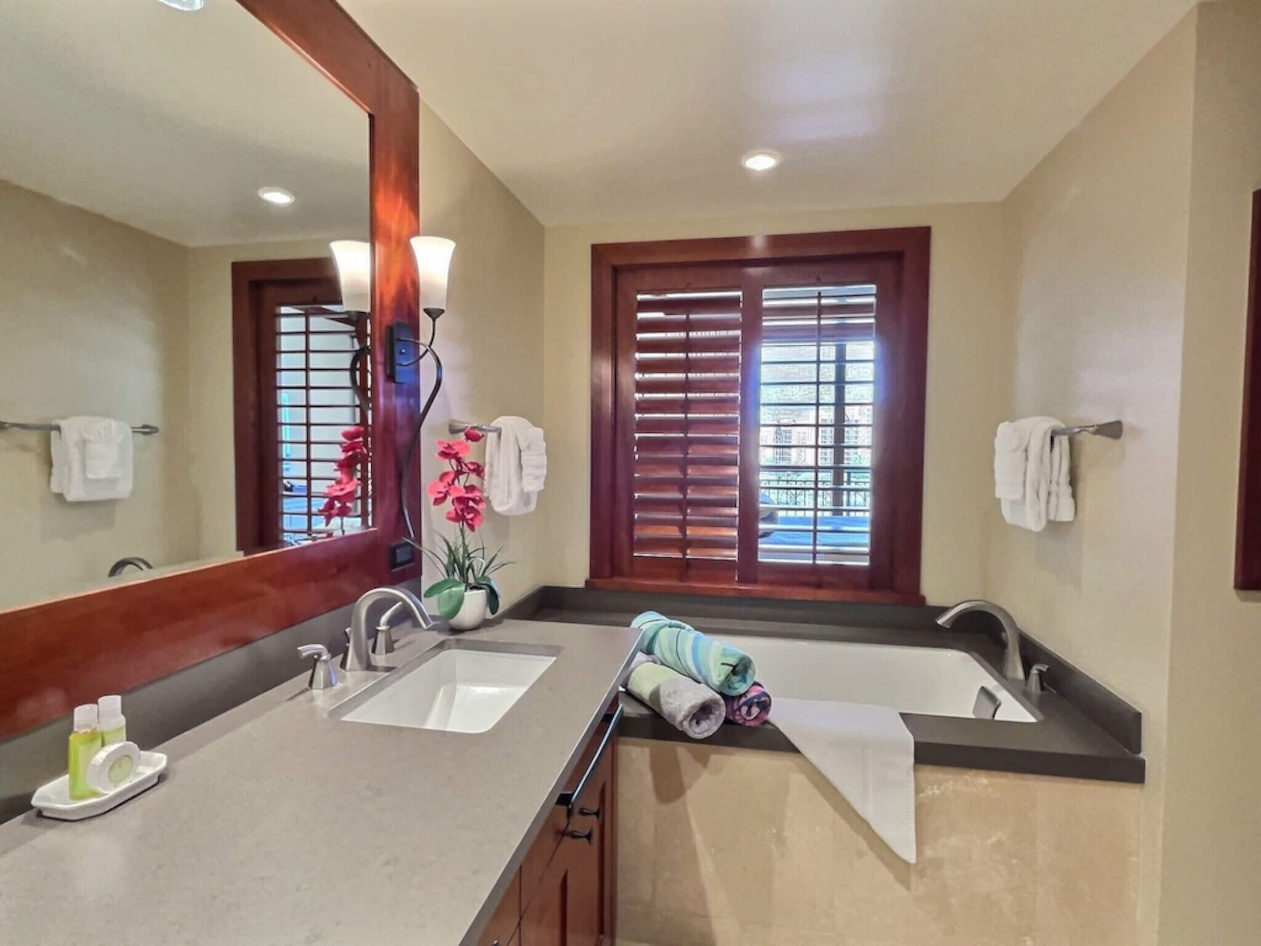 Condo in Kapolei · ★4.93 · 2 bedrooms · 4 beds · 2 private baths - Image 14