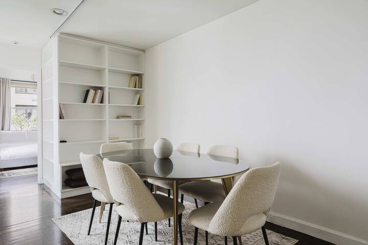 The Diplomat #4 – Boutique Designer Penthouse gallery image 5