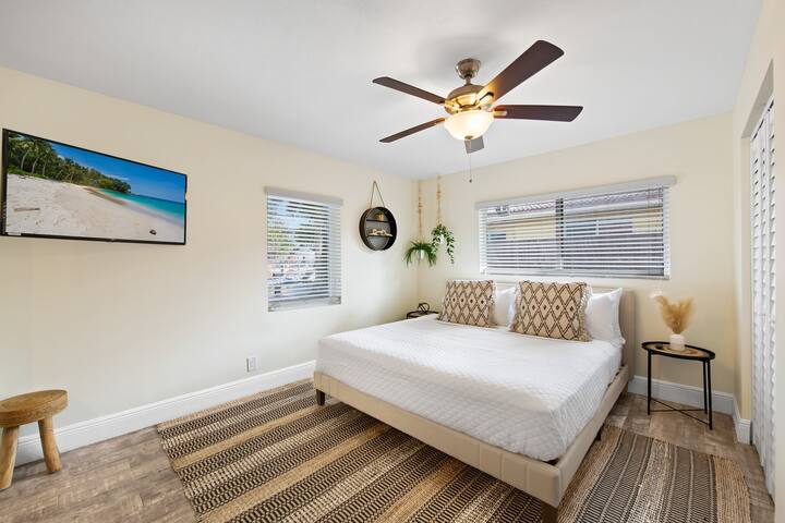 Waterfront Home Near Beach~Dock Your Boat~Kayaks! gallery image 5