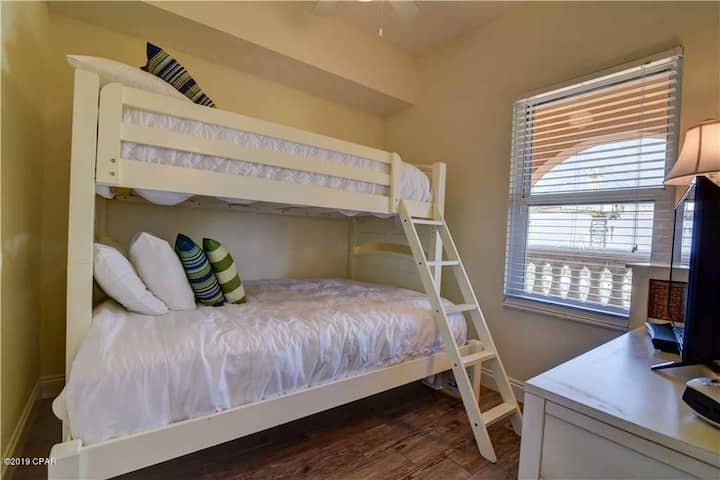 Chumba cha kulala cha 3 na bunk