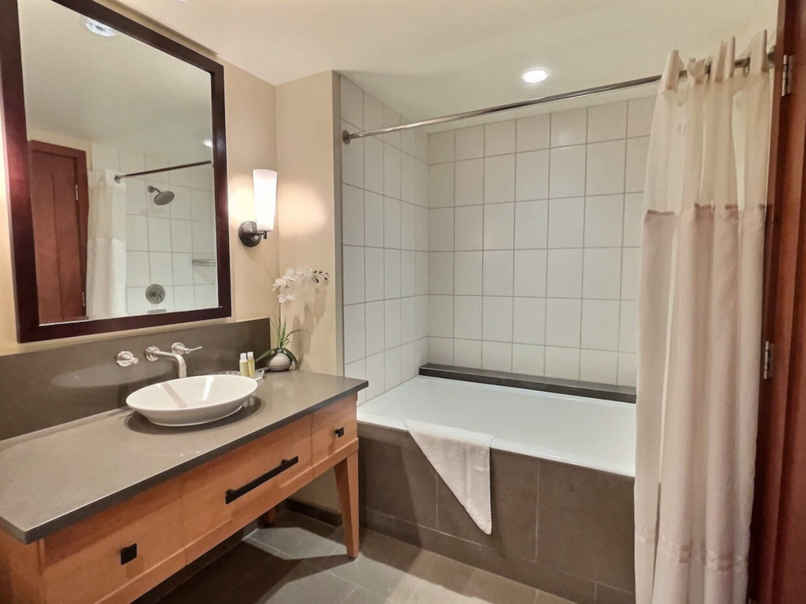 Condo in Kapolei · ★5.0 · 2 bedrooms · 2 beds · 2 private baths - Image 17