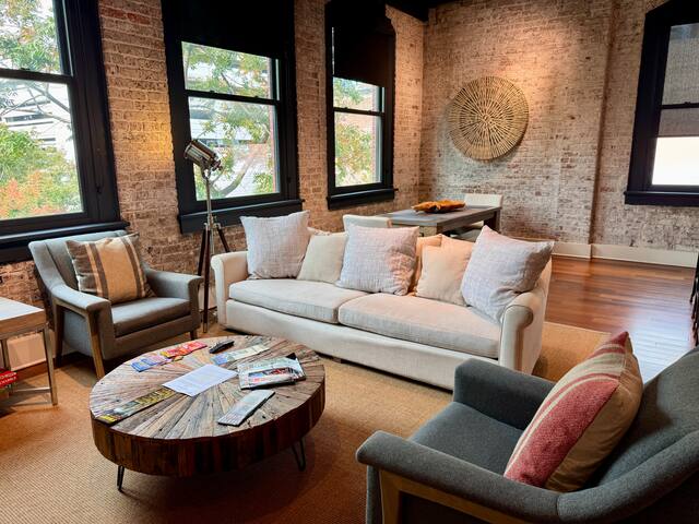 Luxury 3BD/3.5Bth-DOME-2500 SQFT-Pvt Elevator gallery image 5