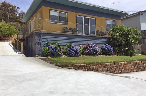Up the Back - Spectacular ocean views.
