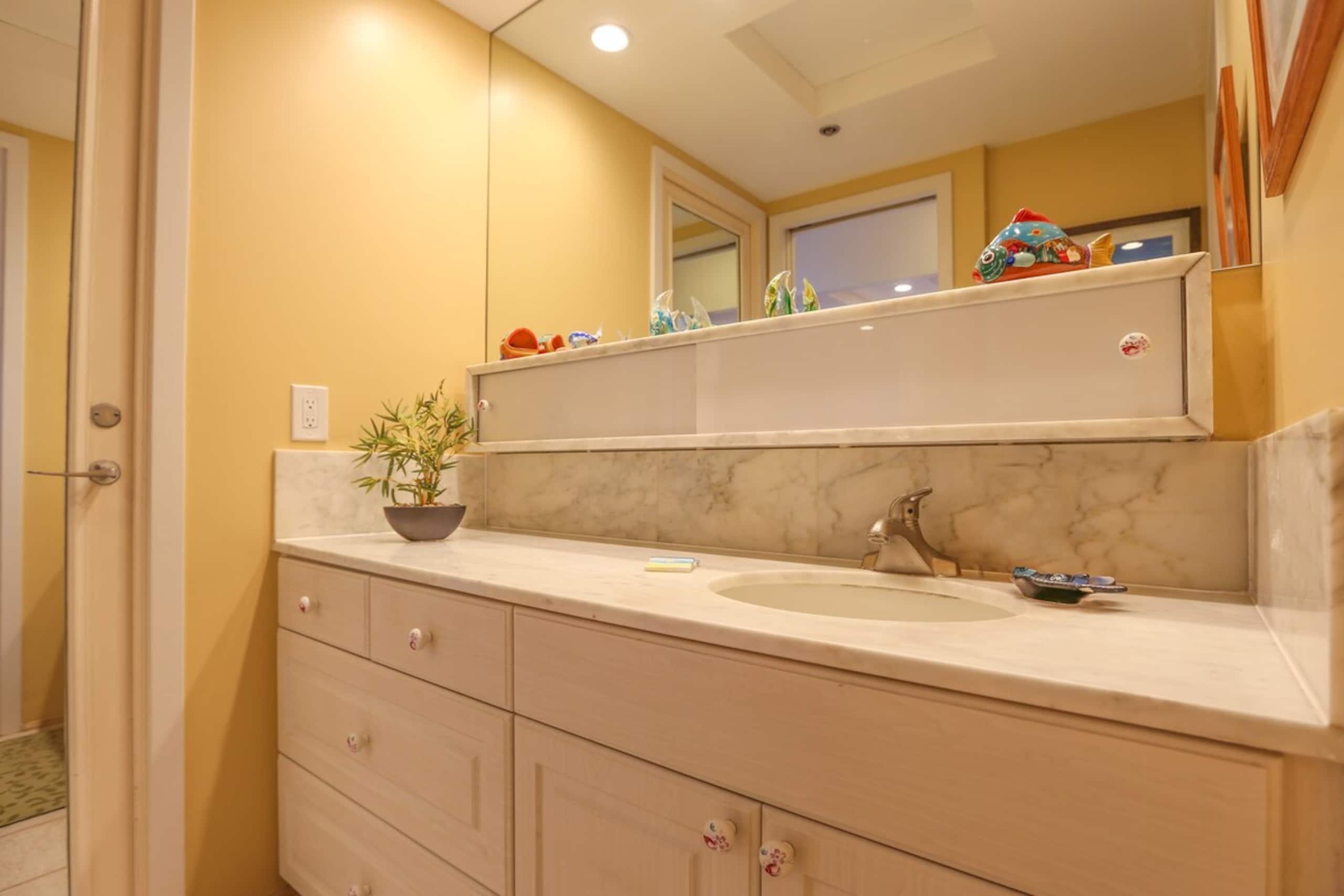 Condo in Lahaina · ★4.88 · Studio · 1 bath - Image 11