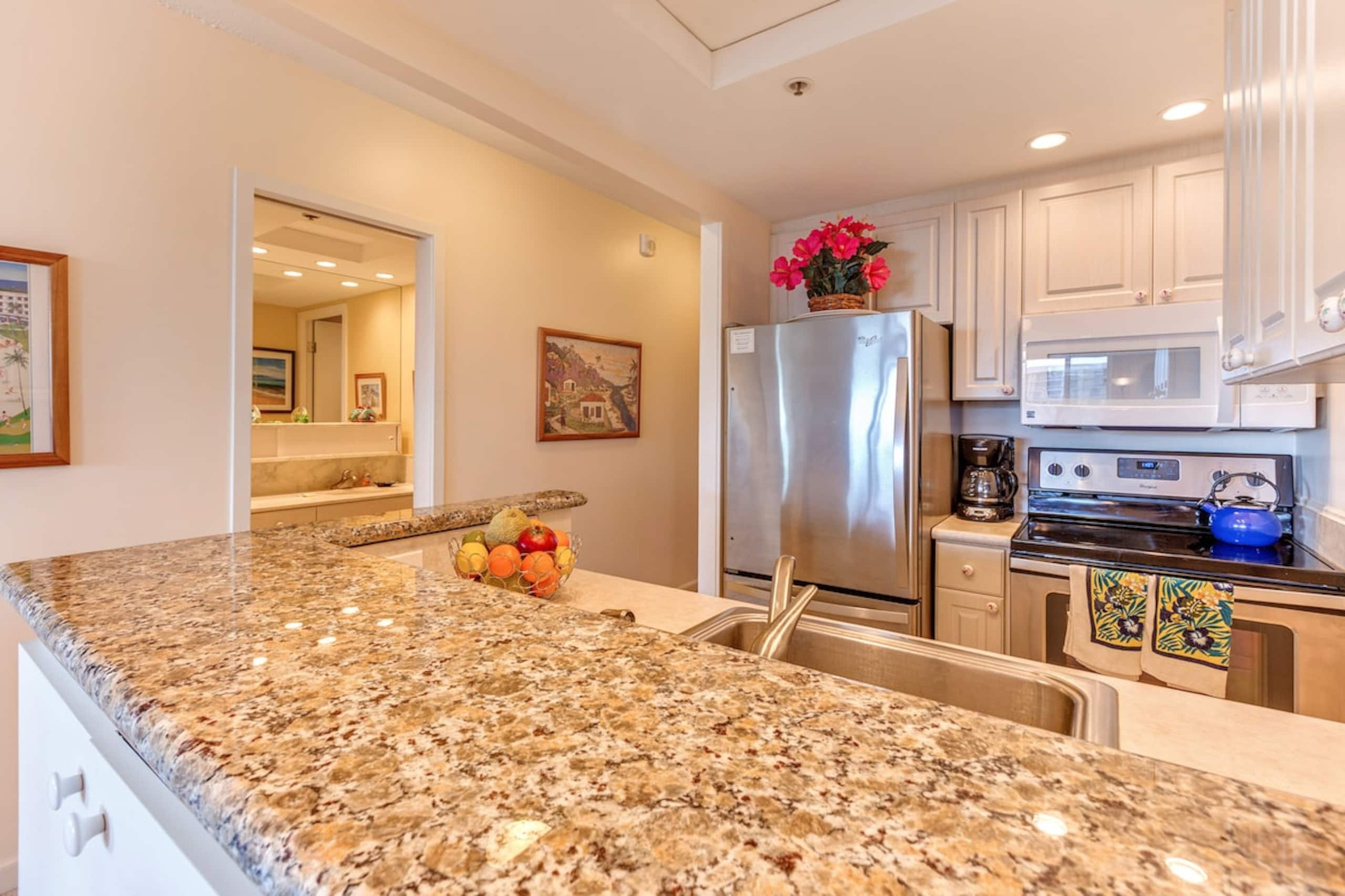 Condo in Lahaina · ★4.88 · Studio · 1 bath - Image 2