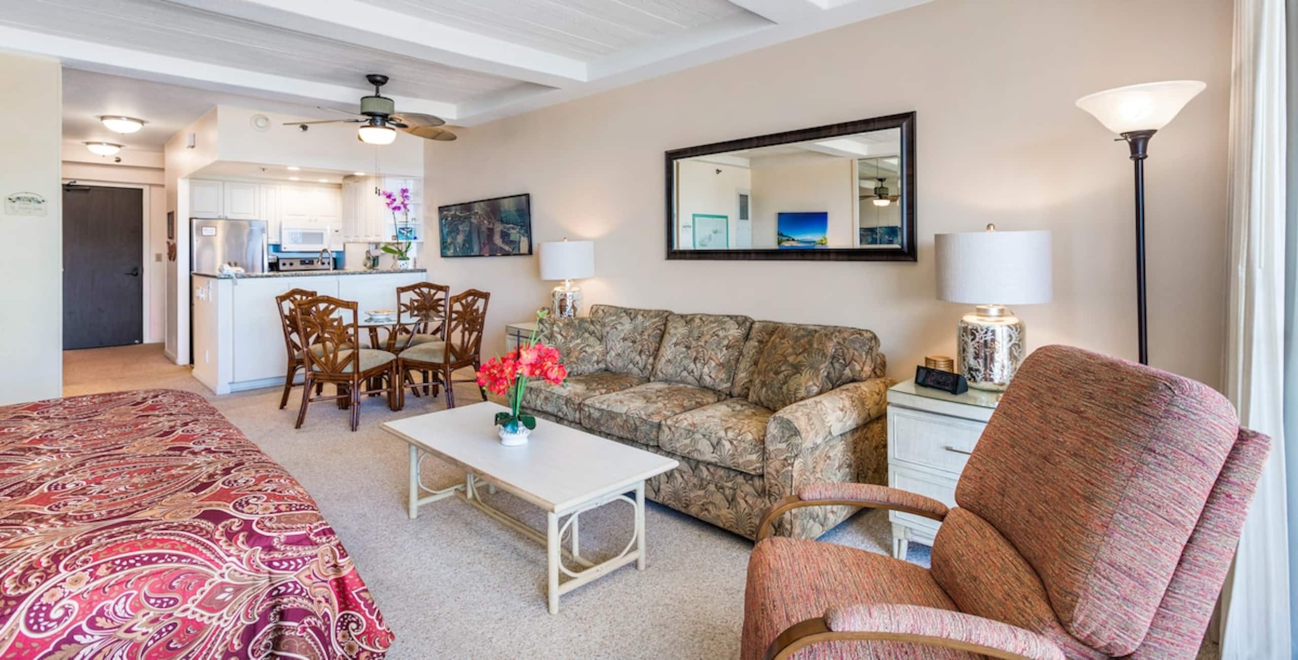 Condo in Lahaina · ★4.88 · Studio · 1 bath - Image 6