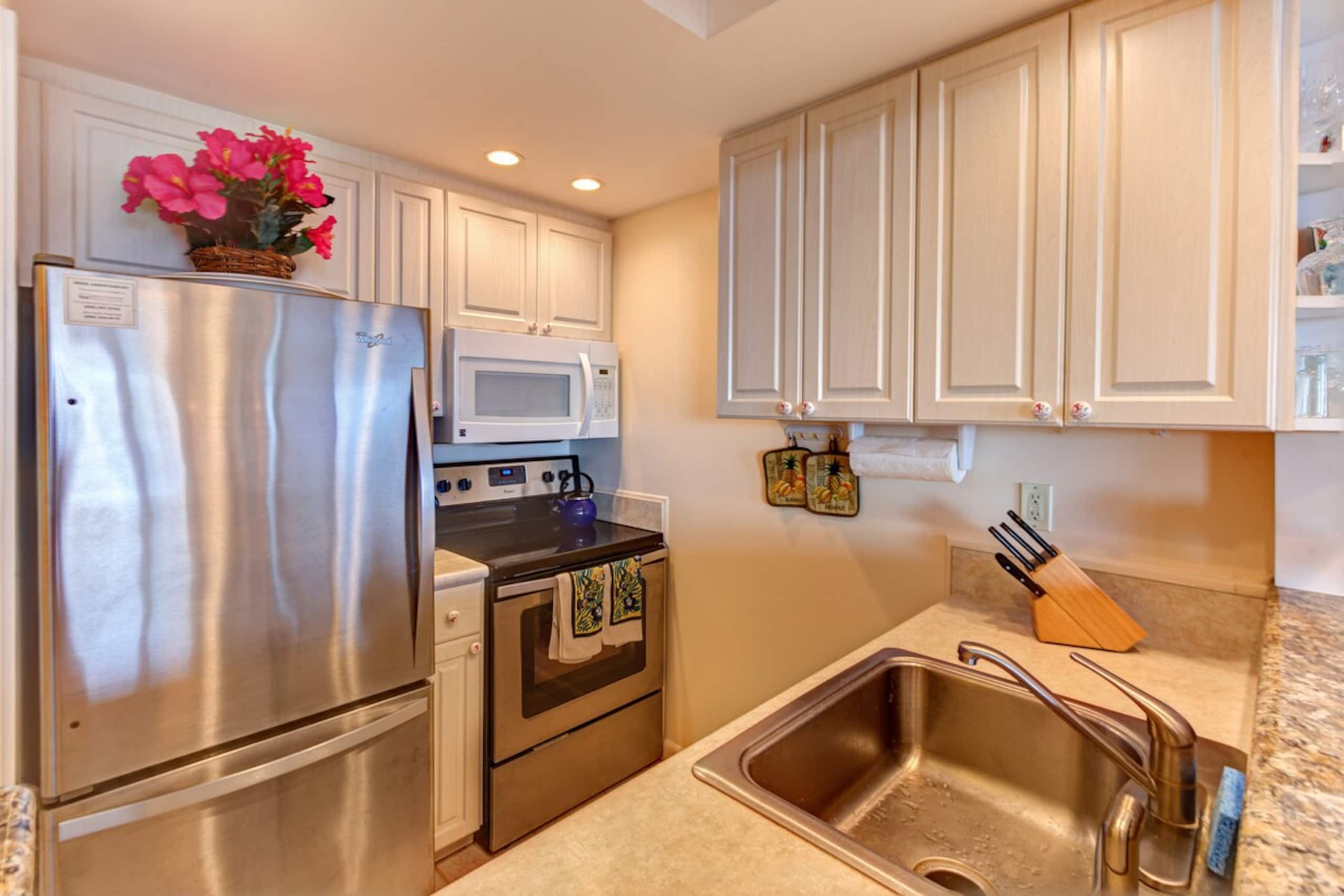 Condo in Lahaina · ★4.88 · Studio · 1 bath - Image 9