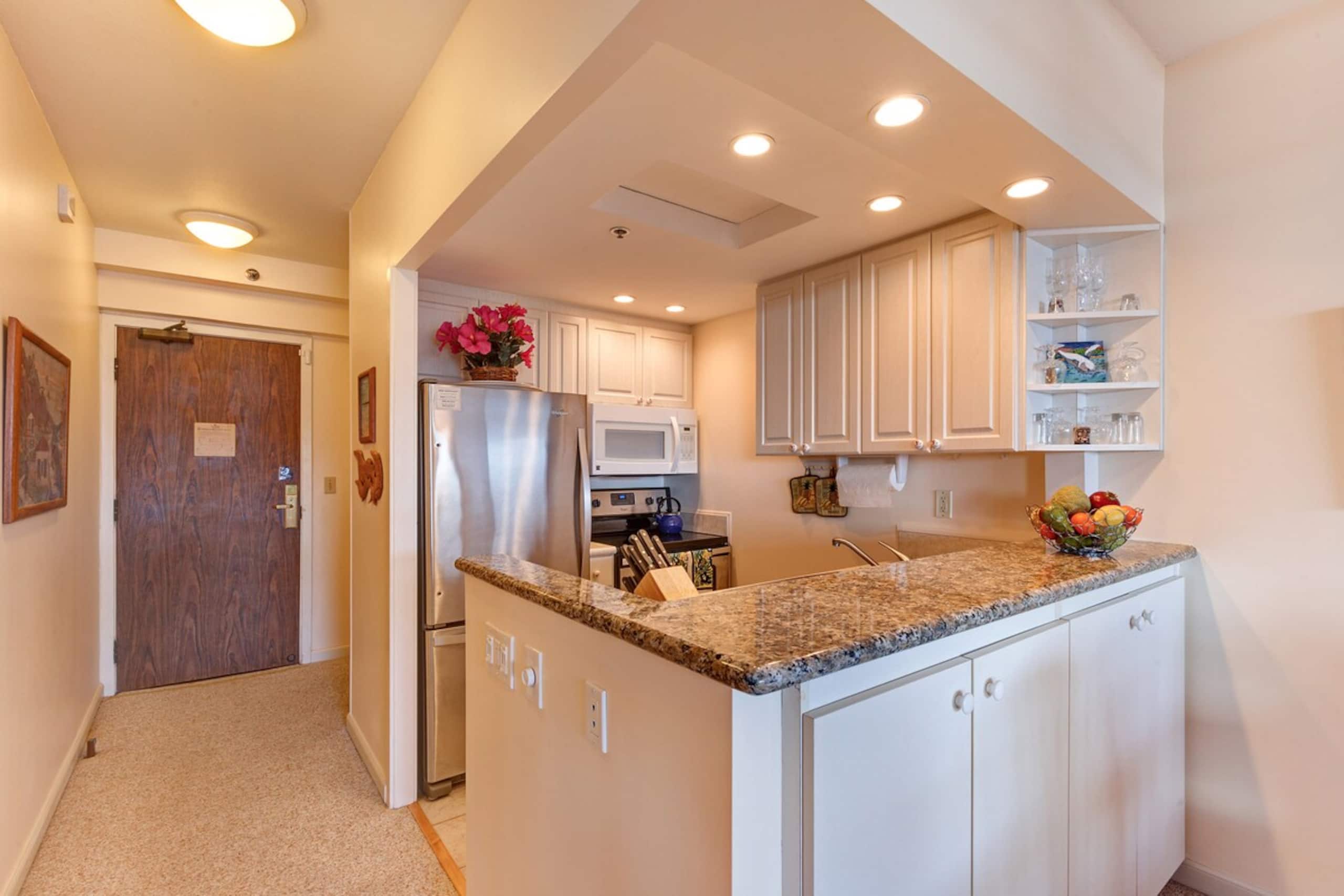 Condo in Lahaina · ★4.88 · Studio · 1 bath - Image 3