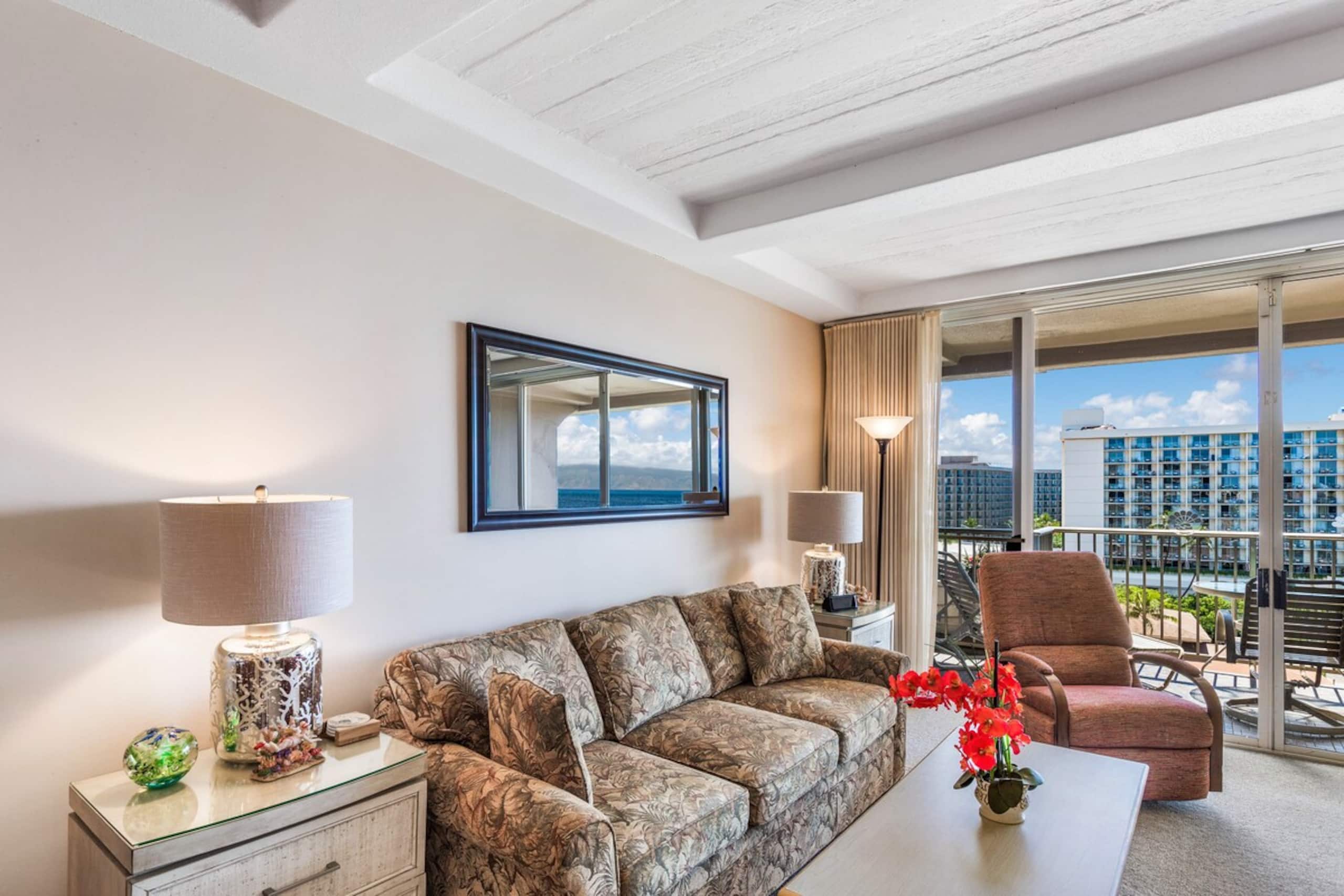 Condo in Lahaina · ★4.88 · Studio · 1 bath - Image 13