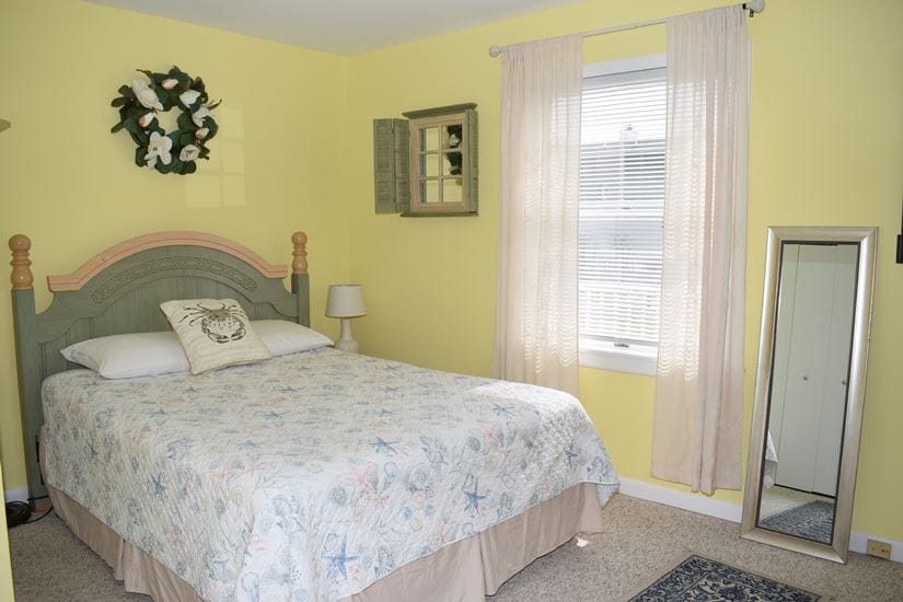 2号卧室配备一张标准双人床。1楼