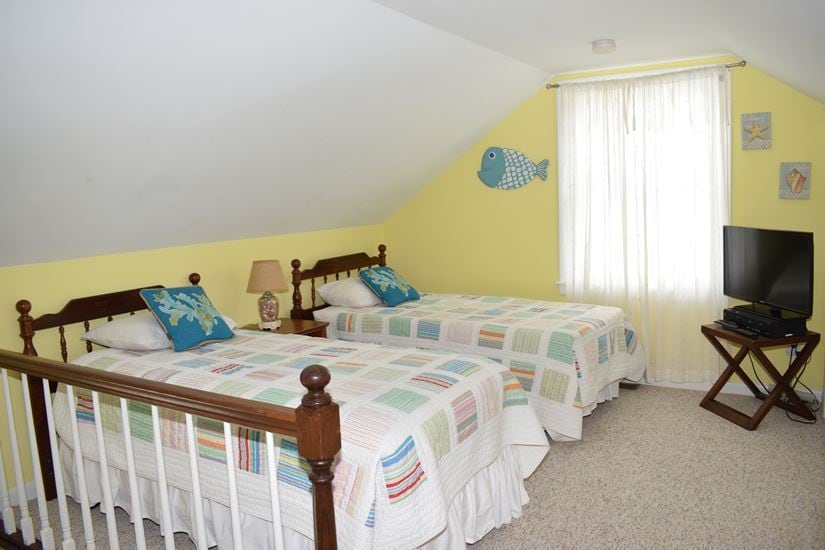 阁楼，有2张单人床。2楼