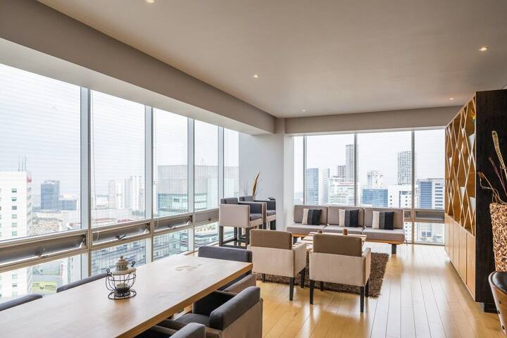 Santa Fe Luxury High-rise City View w 2 King Beds