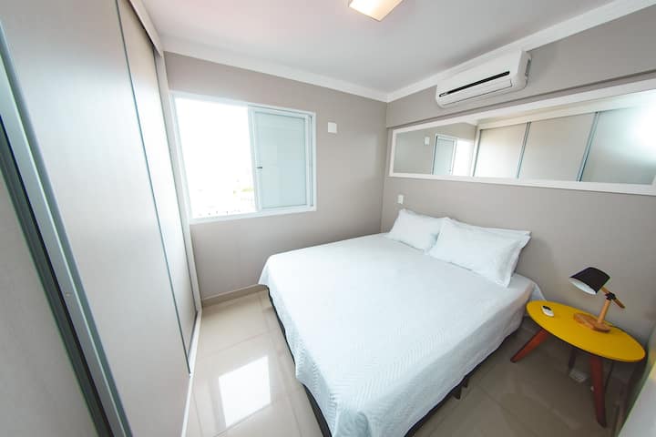 带空调的房内
3个已规划的橱柜门 