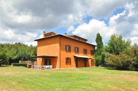 Villa i Noccioli - 18 sleeps, swimmingpool, estate