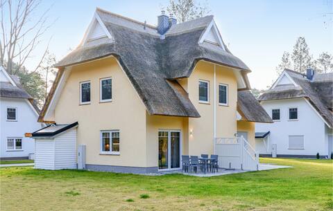 Leistungsstarkes Airbnb: Reetdachhaus 27 on Usedom in Zirchow