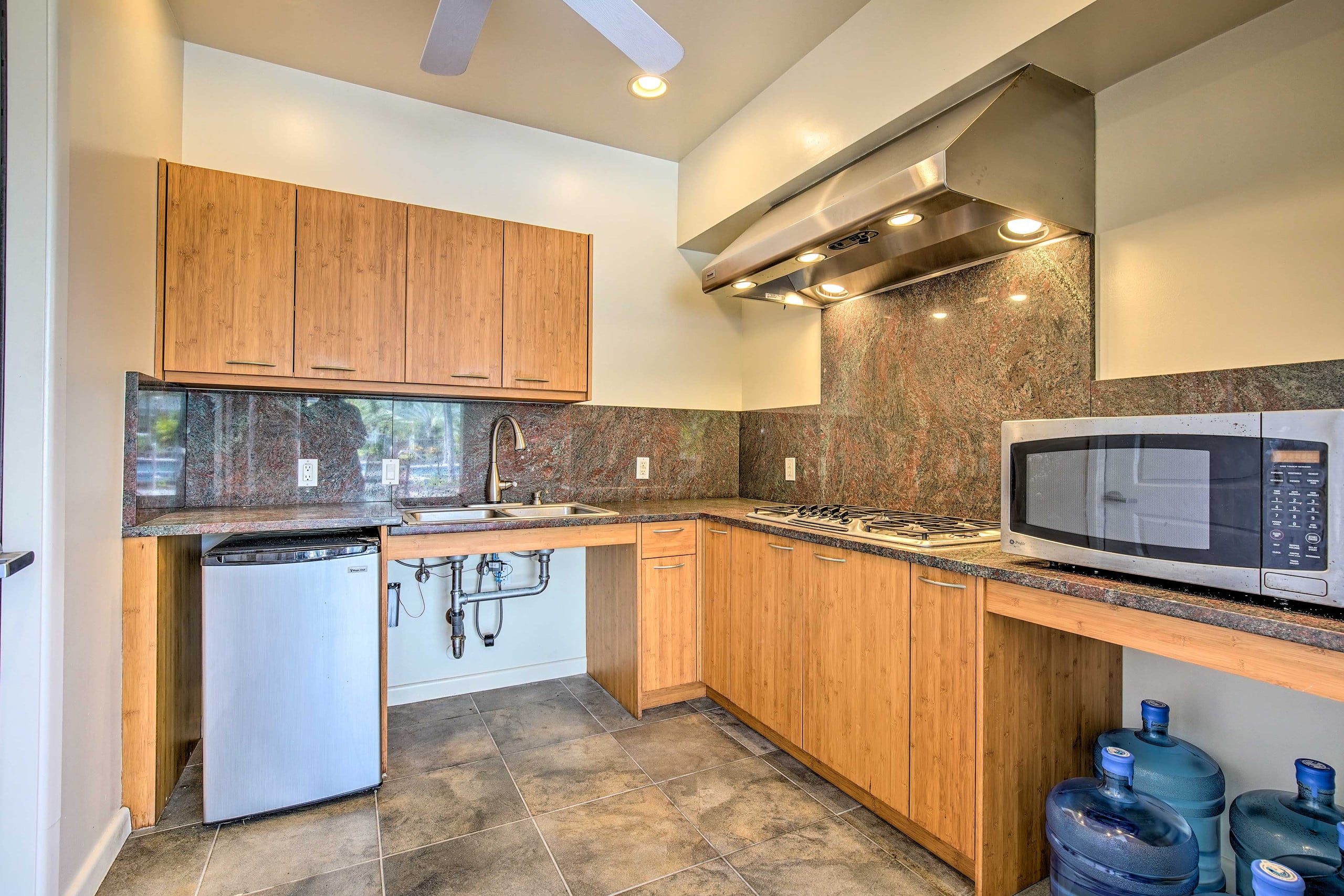 Townhouse in Kailua-Kona · ★4.89 · 3 bedrooms · 5 beds · 2.5 baths - Image 25